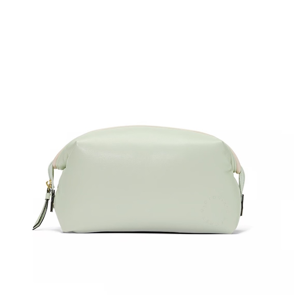 VICTORIA'S SECRET
Daring Snap Makeup Bag